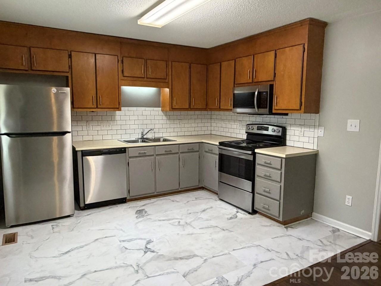 642 Pee Dee Ave - Photo 4 of 10