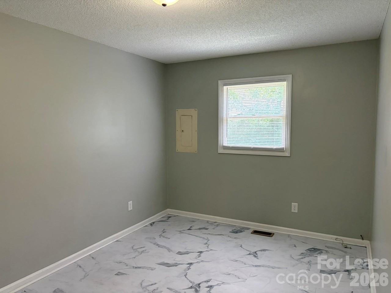 642 Pee Dee Ave - Photo 6 of 10