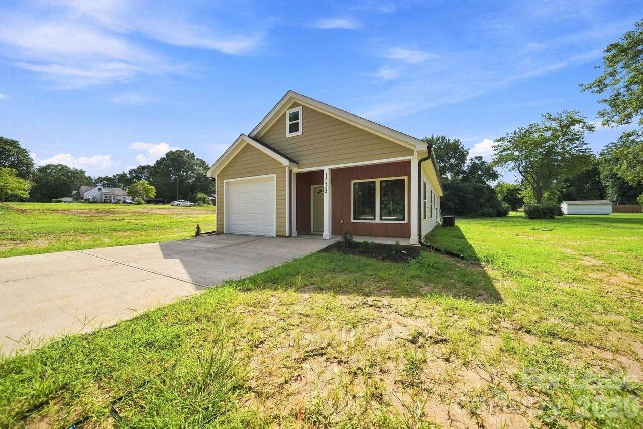 1533 S Battleground Ave - Photo 2 of 30