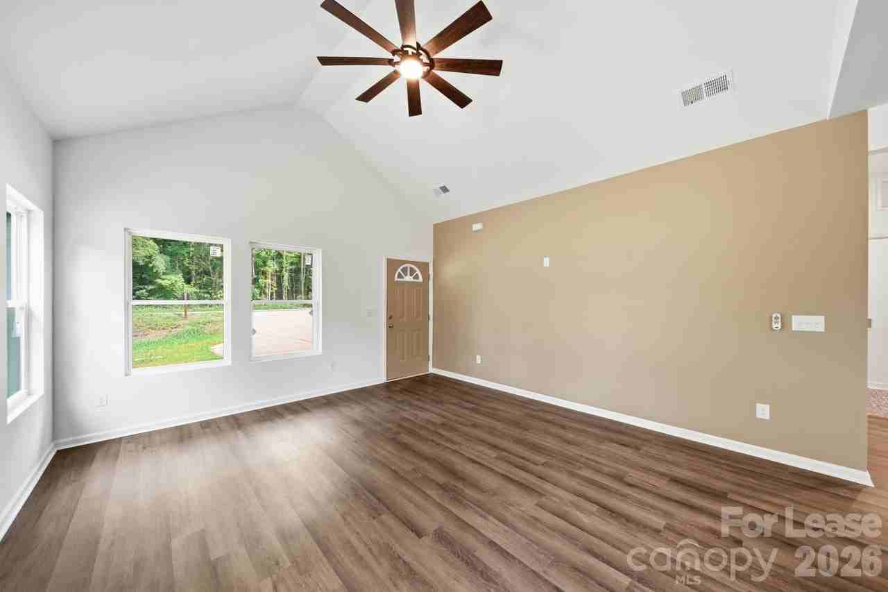 1533 S Battleground Ave - Photo 6 of 30
