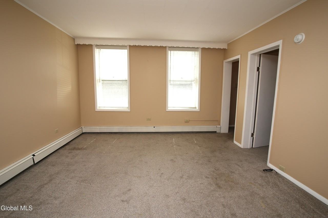 31 Willow St - Photo 4 of 14