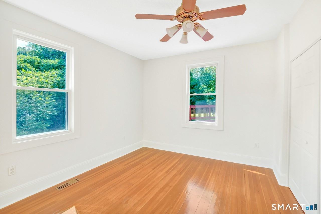 29 Hazelhurst Ave - Photo 4 of 12