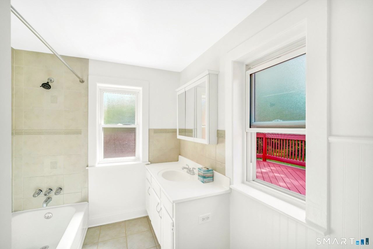 29 Hazelhurst Ave - Photo 5 of 12