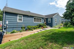 featured image of 4 Yale St