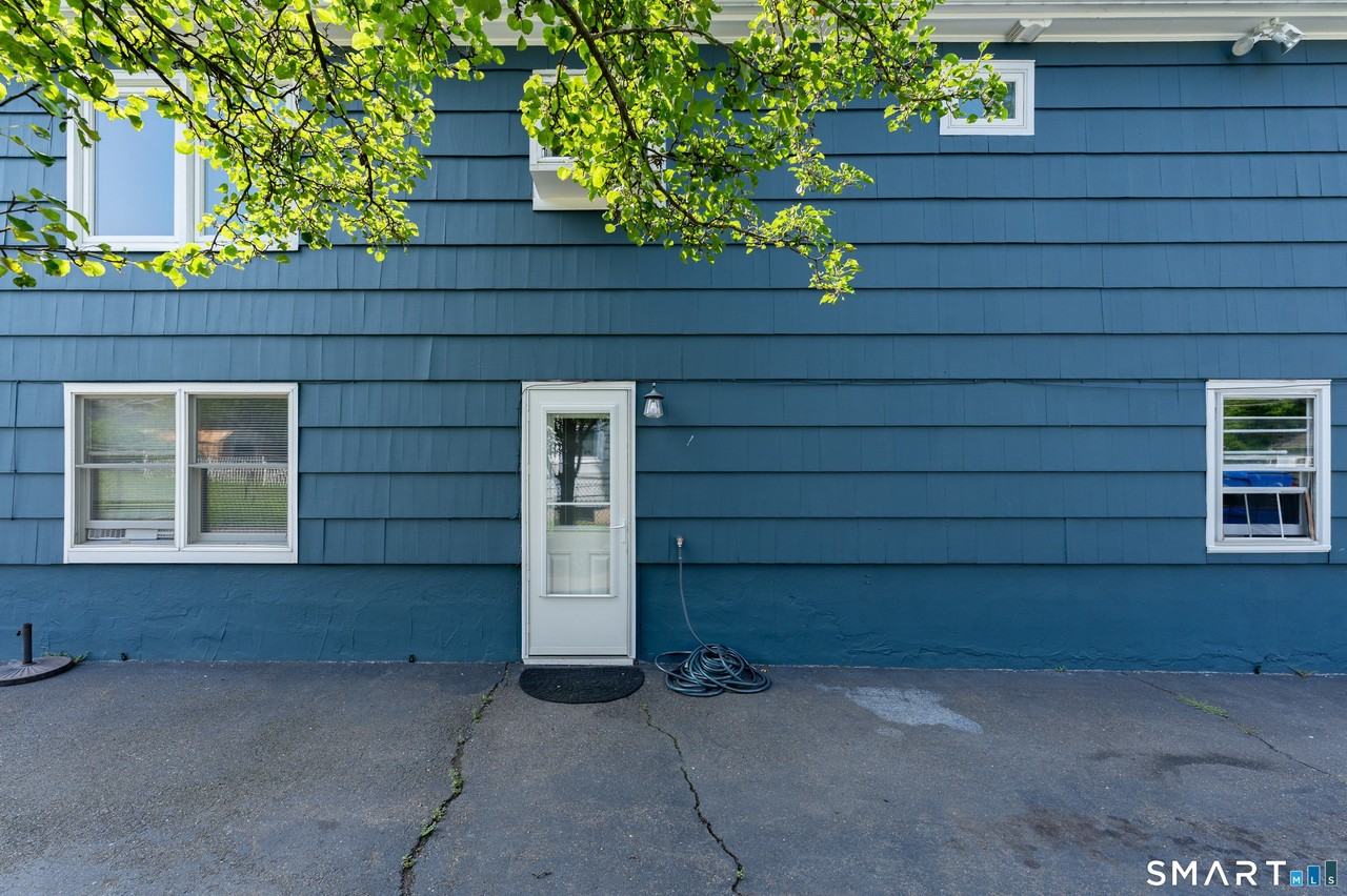 4 Yale St - Photo 2 of 21
