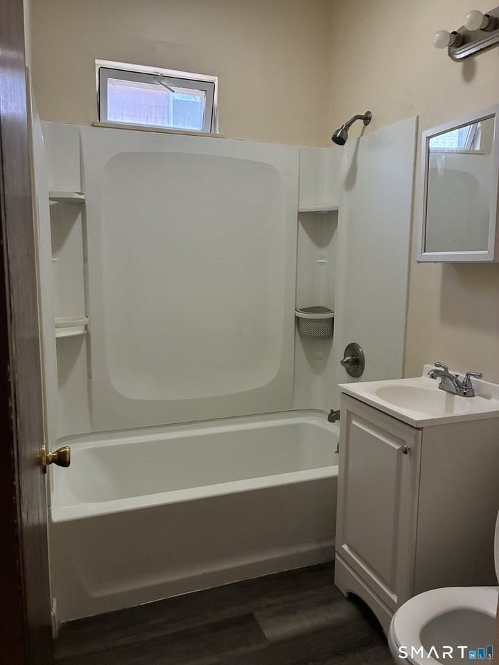427 Shelton Ave - Photo 4 of 17
