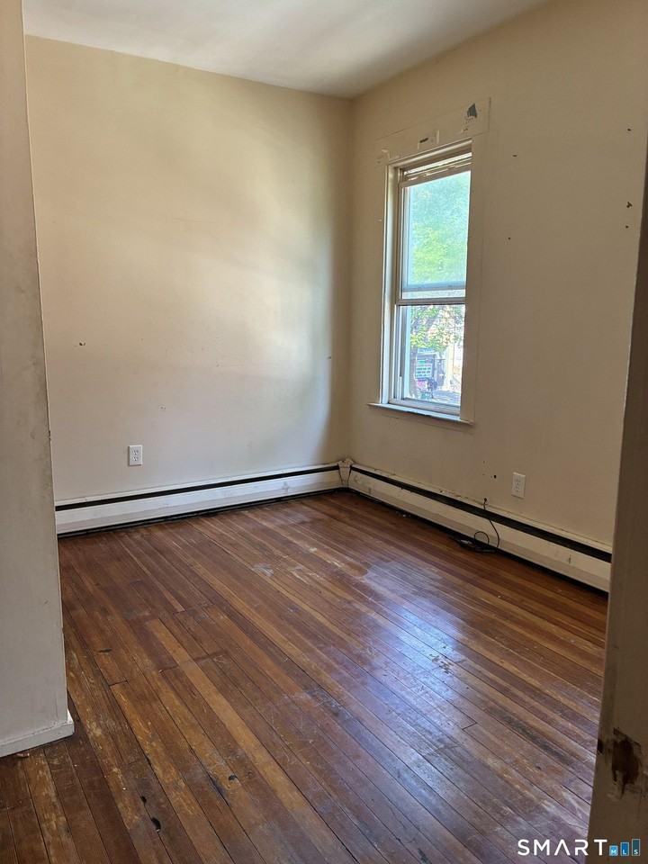 427 Shelton Ave - Photo 5 of 17