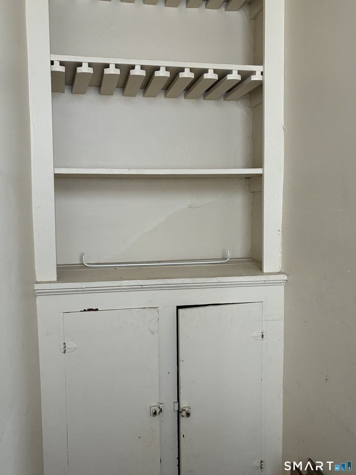 427 Shelton Ave - Photo 6 of 17