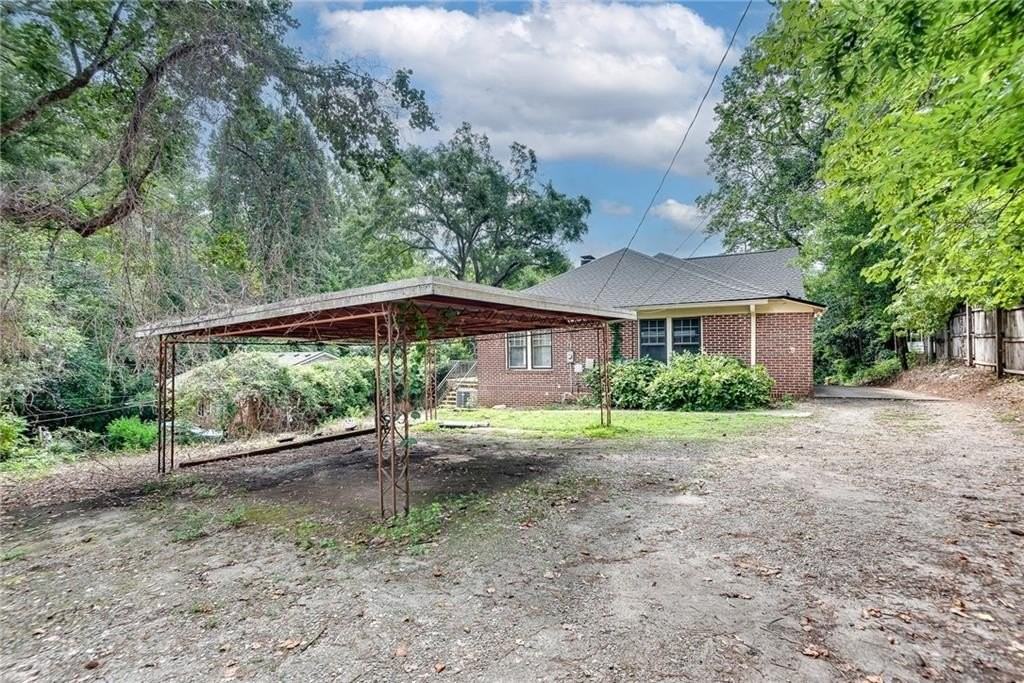 1424 Emory Rd Ne - Photo 3 of 33