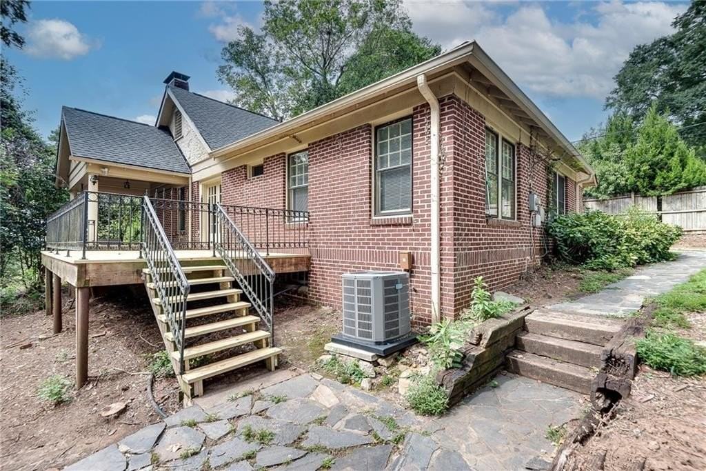 1424 Emory Rd Ne - Photo 4 of 33