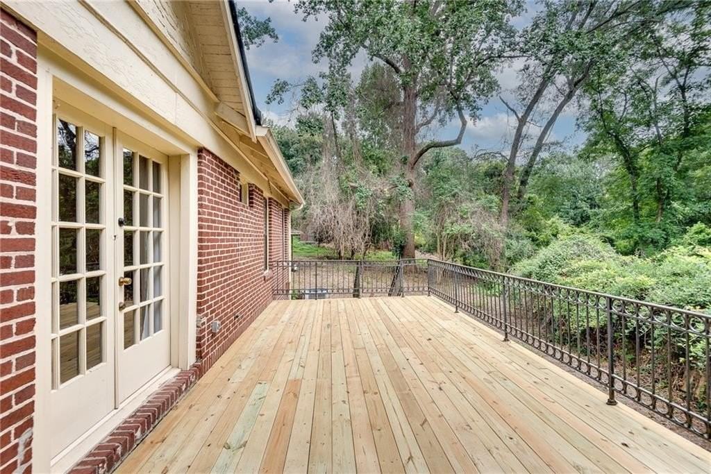 1424 Emory Rd Ne - Photo 6 of 33