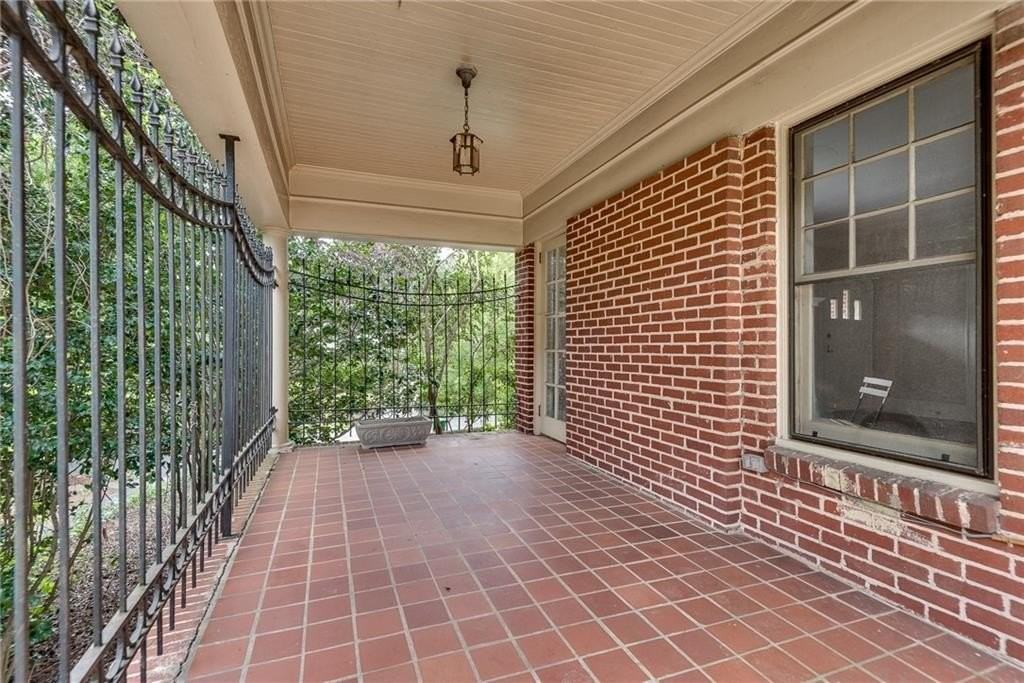 1424 Emory Rd Ne - Photo 7 of 33
