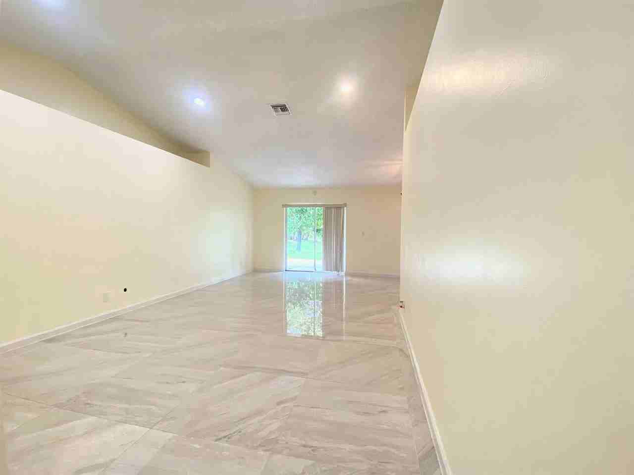 5314 Blueberry Hill Ave - Photo 4 of 8
