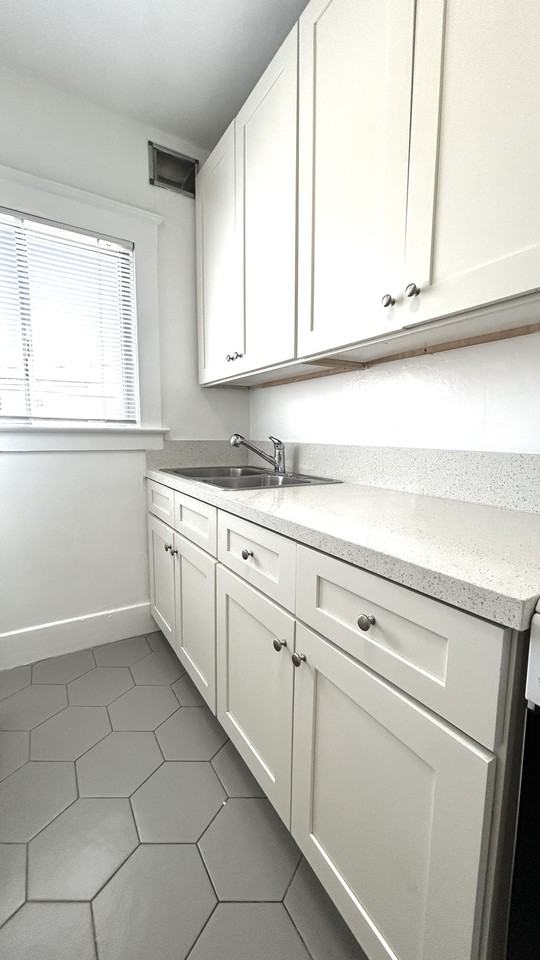 54 Rose Avenue #7