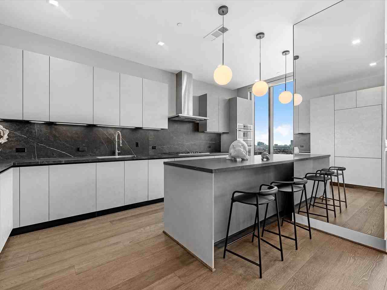 1711 Allen Pkwy #2102 - Photo 4 of 22