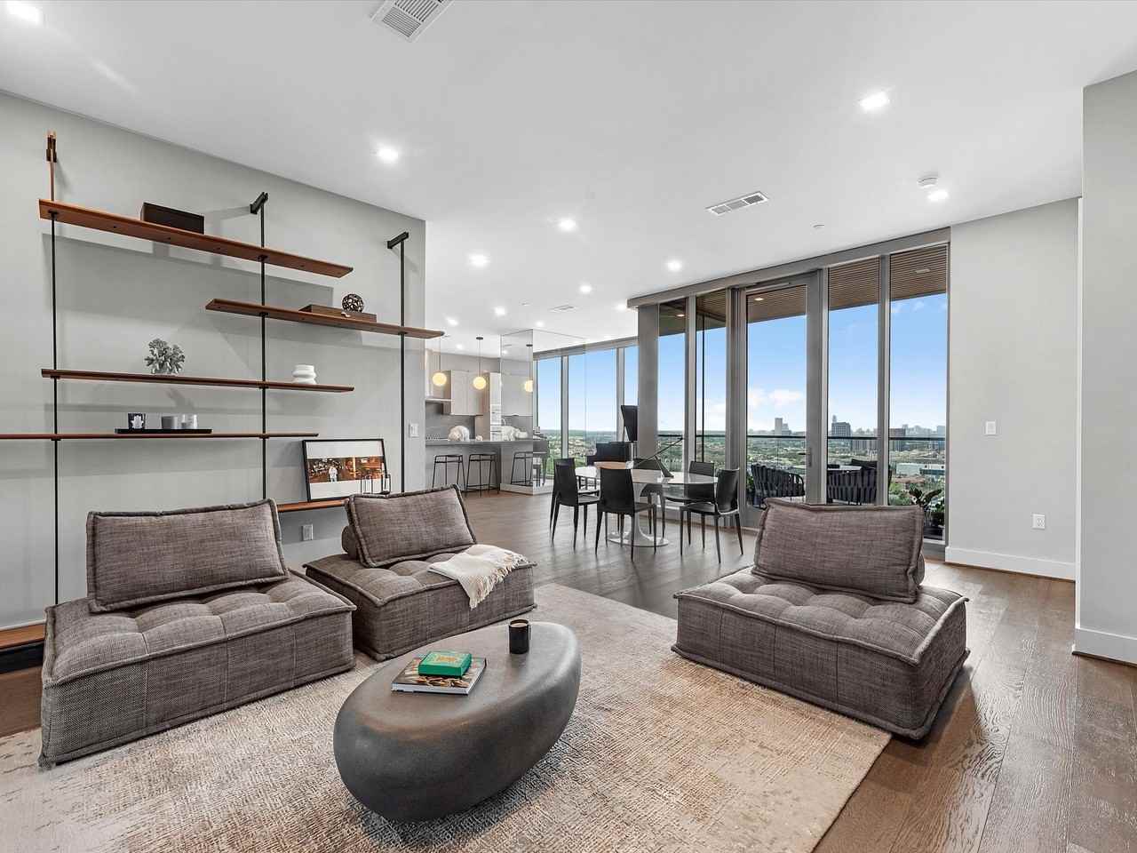 1711 Allen Pkwy #2102 - Photo 6 of 22