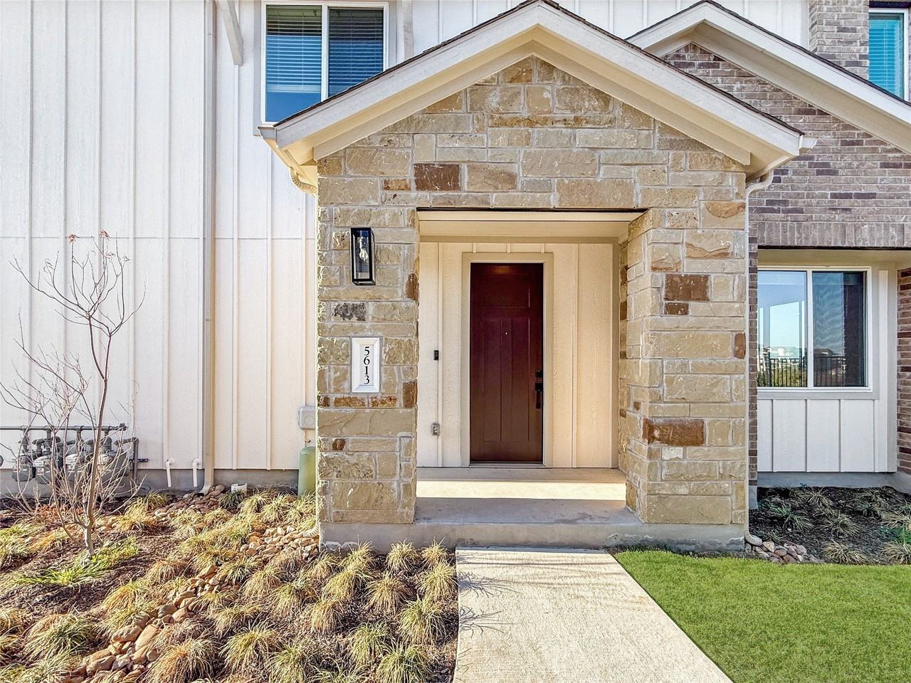 5613 Mobeetie Loop - Photo 2 of 26