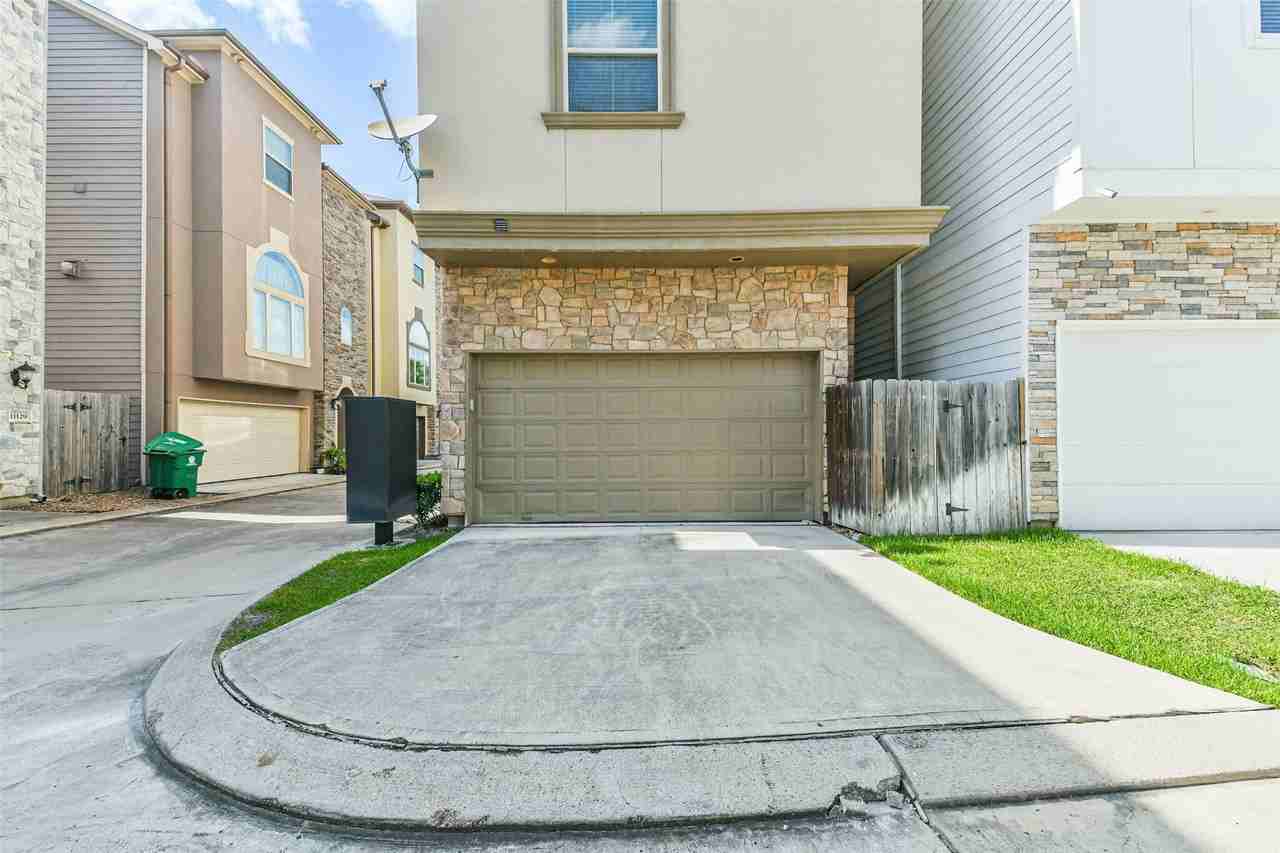 11115 Olympia Dr - Photo 4 of 32