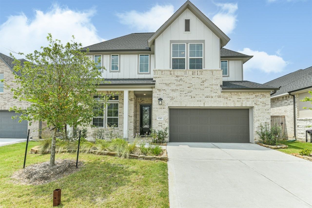 9243 Trimble Landing Dr - Photo 2 of 33