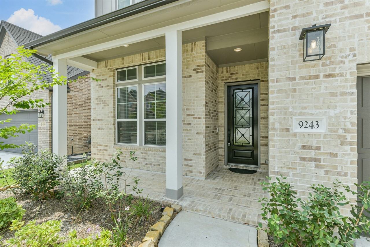 9243 Trimble Landing Dr - Photo 3 of 33