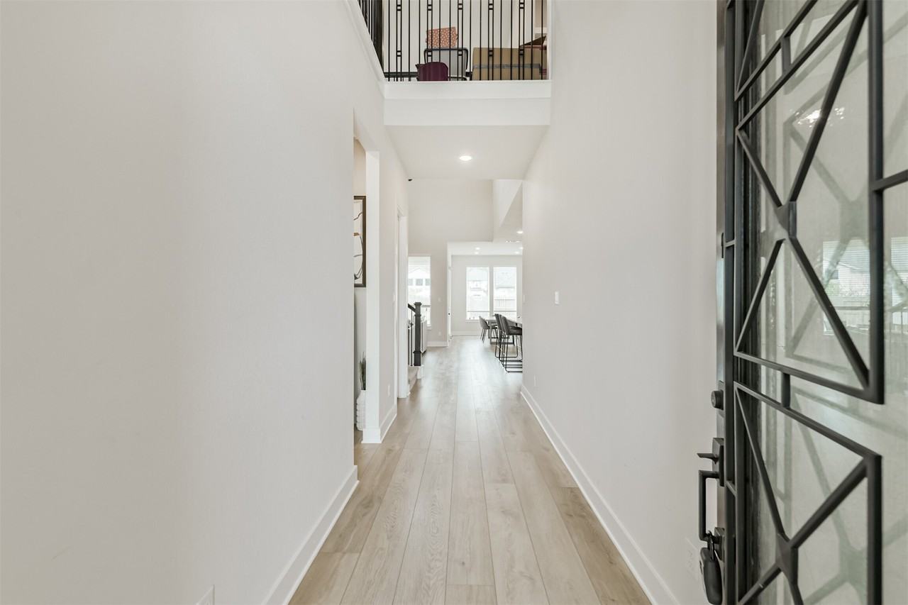 9243 Trimble Landing Dr - Photo 4 of 33