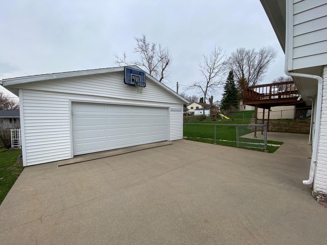 1752 Sharon Dr - Photo 2 of 27