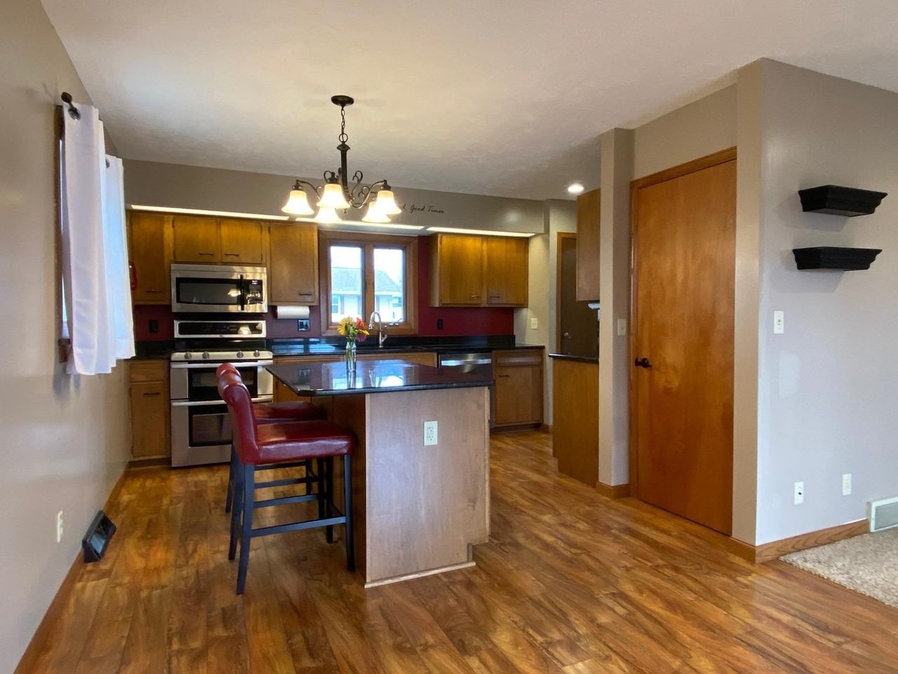1752 Sharon Dr - Photo 5 of 27