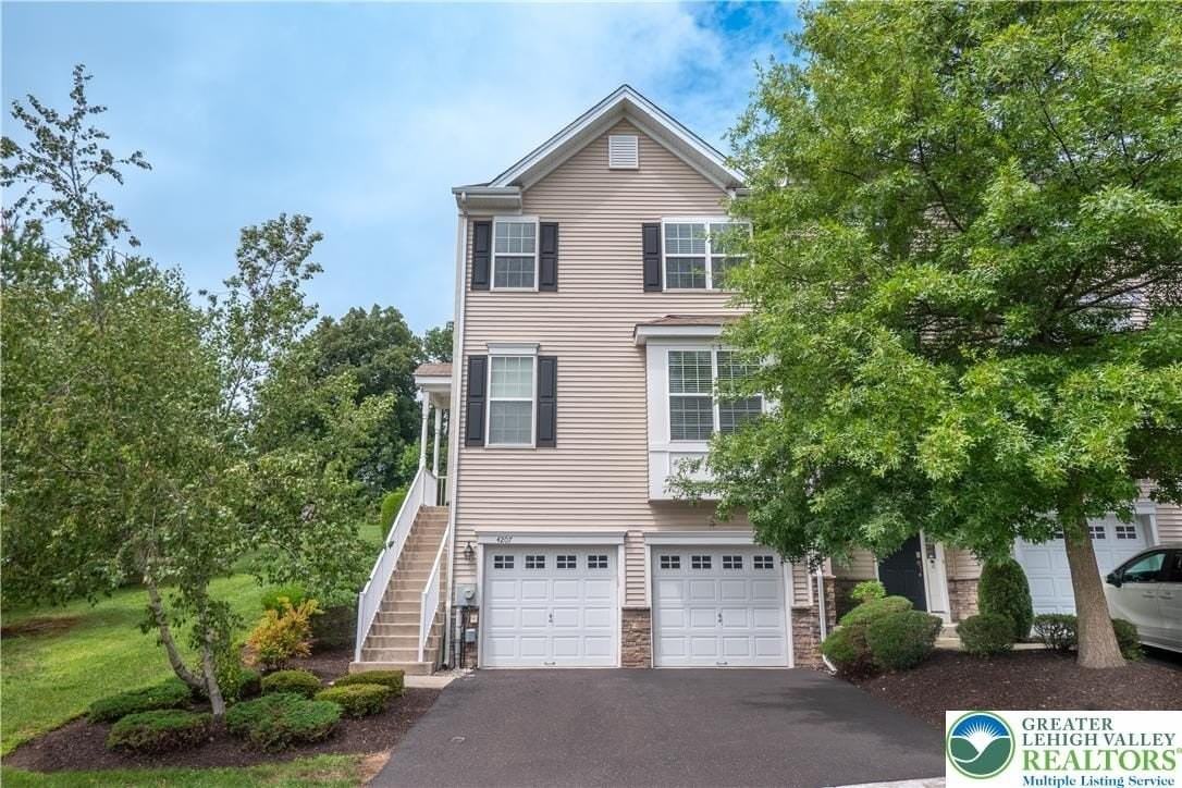4207 Yorktown Rd - Photo 3 of 33