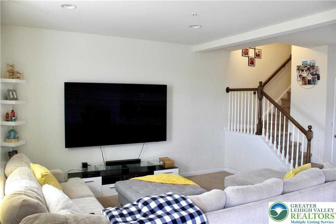 260 Snapdragon Way - Photo 3 of 17
