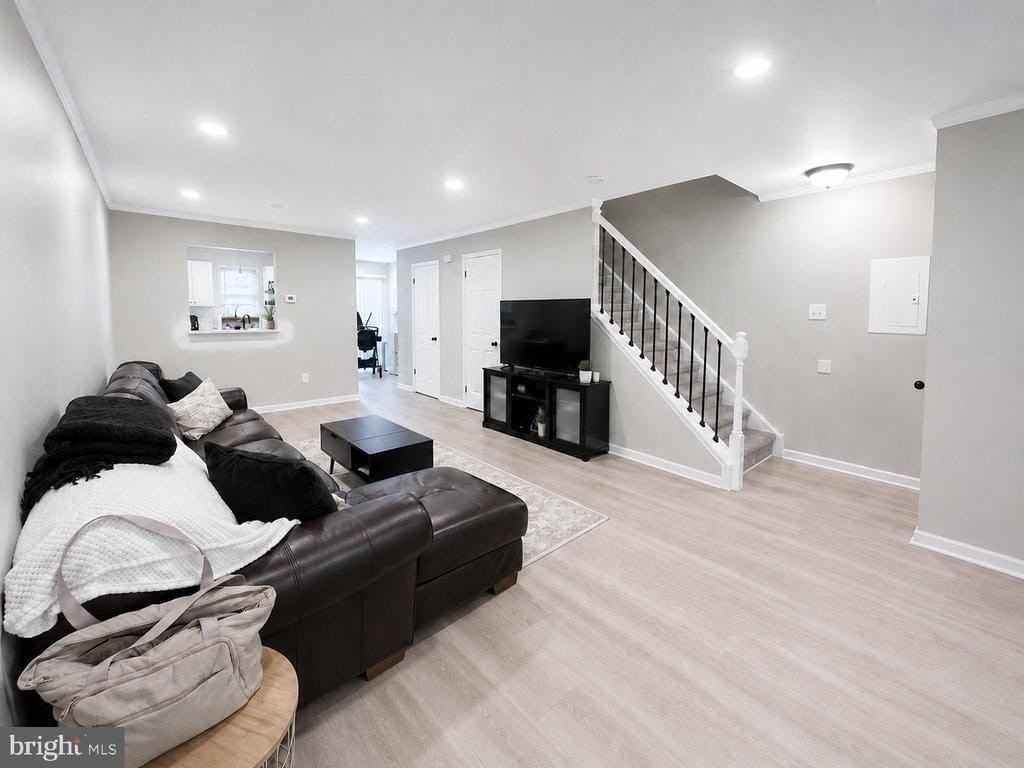 937 Woodstock Ct - Photo 3 of 12