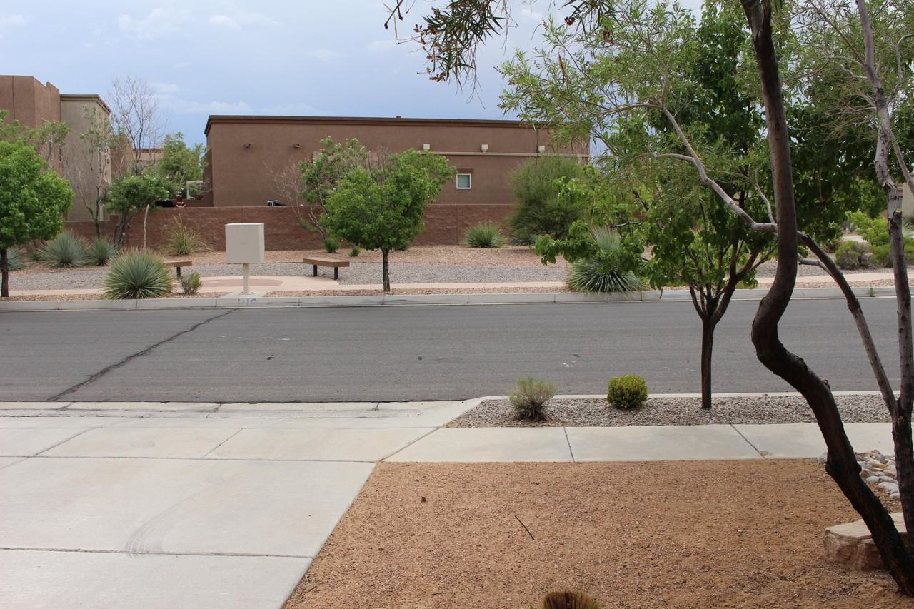 1829 Cortina Loop Se - Photo 4 of 23