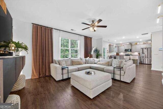 1253 Richmond Ct Se - Photo 4 of 44