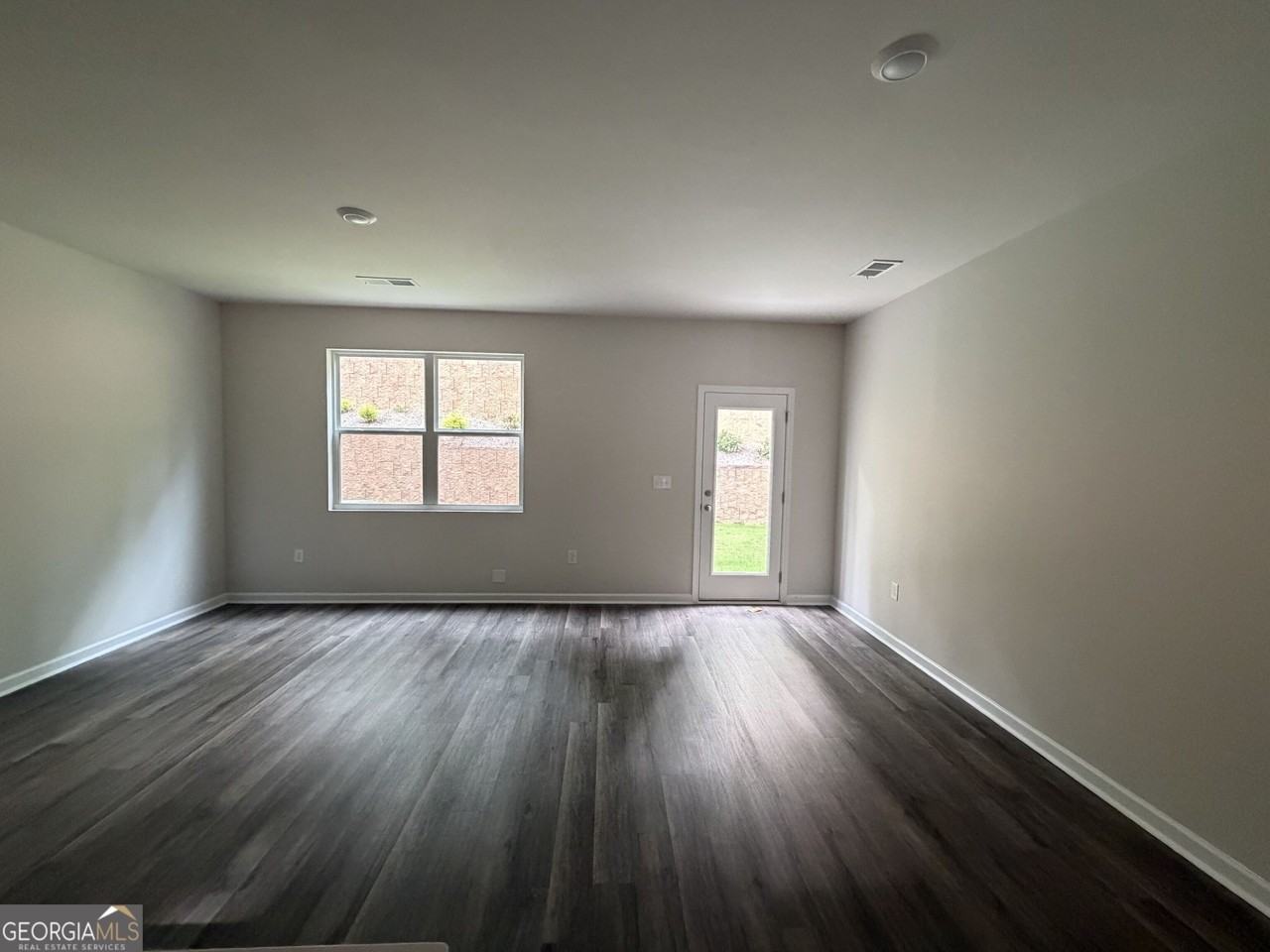 2064 Crossing Rd - Photo 3 of 8