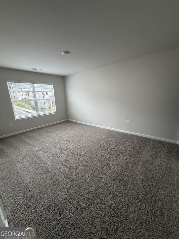 2064 Crossing Rd - Photo 4 of 8