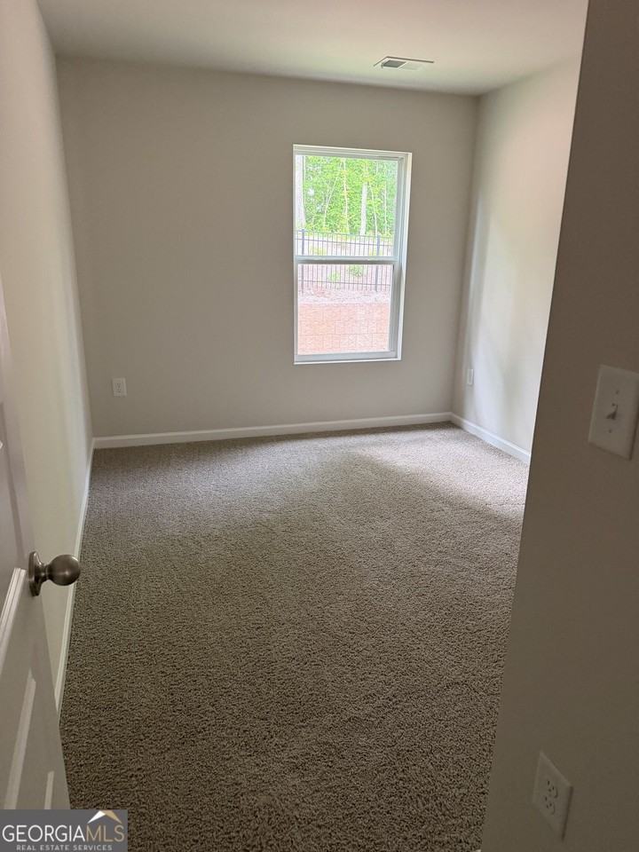 2064 Crossing Rd - Photo 5 of 8