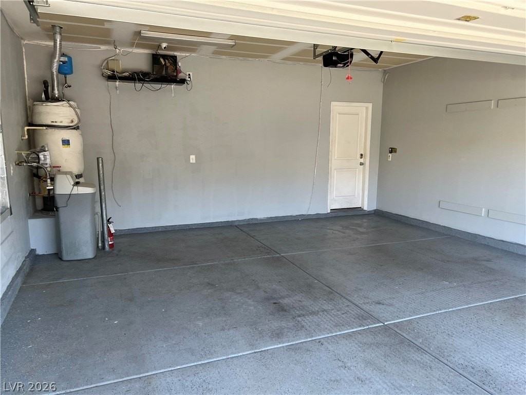 9325 Keystone Ridge Ave - Photo 2 of 17