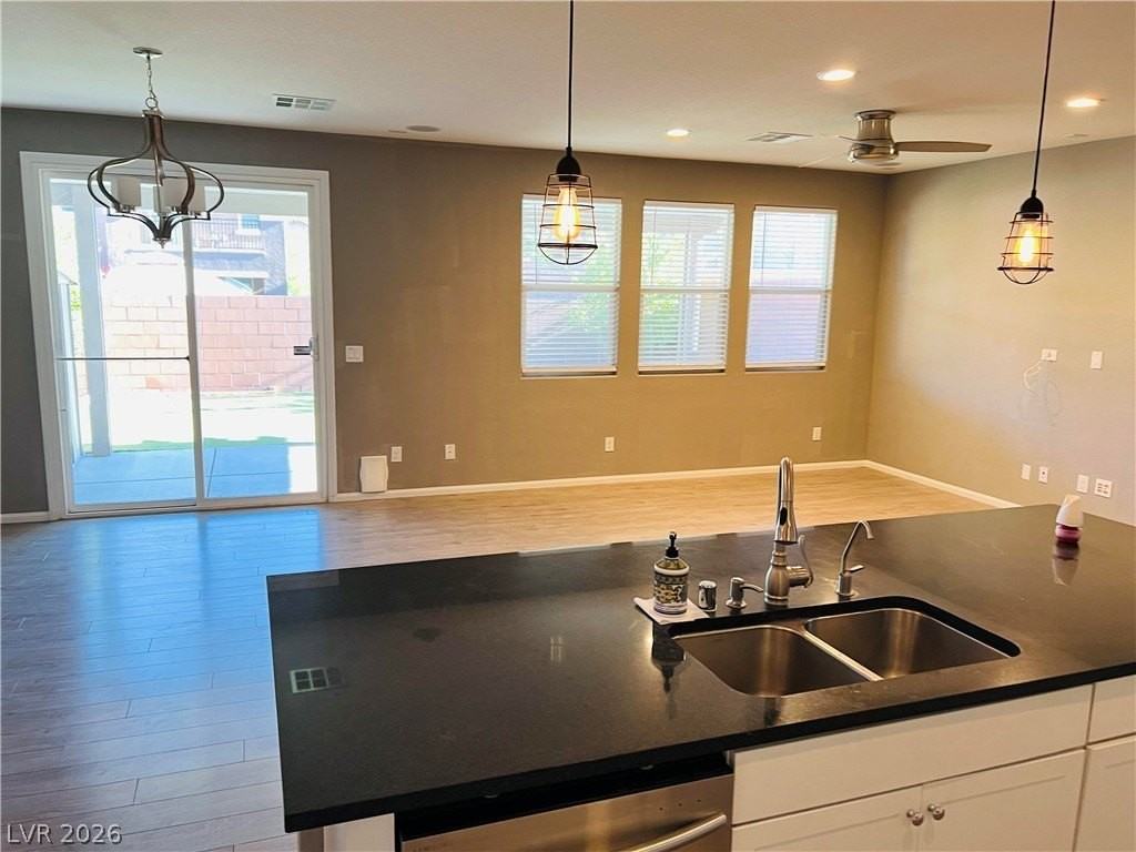9325 Keystone Ridge Ave - Photo 4 of 17