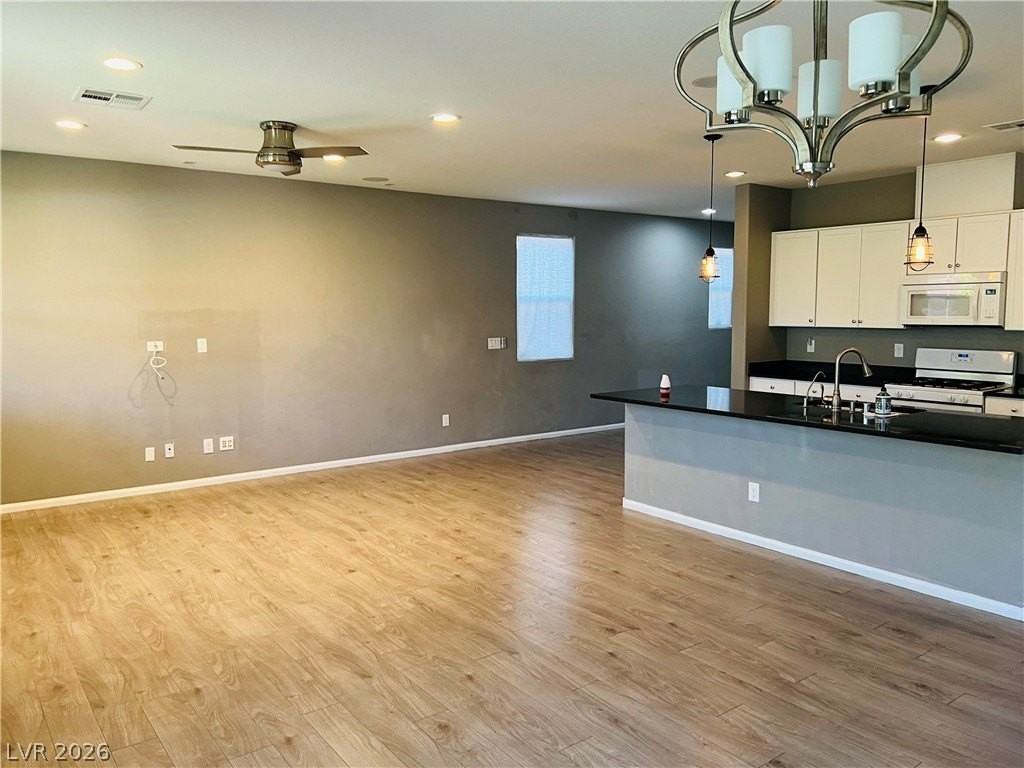 9325 Keystone Ridge Ave - Photo 5 of 17