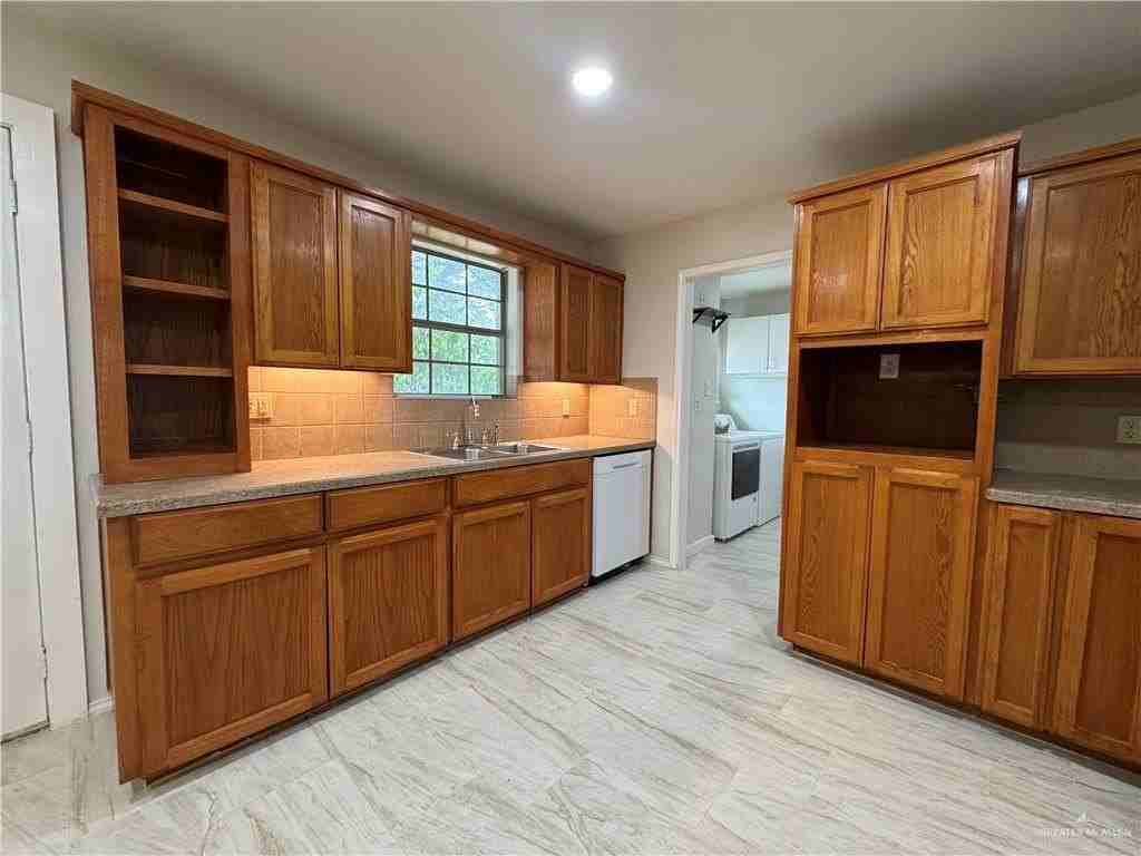 2841 Sycamore Ave - Photo 4 of 21