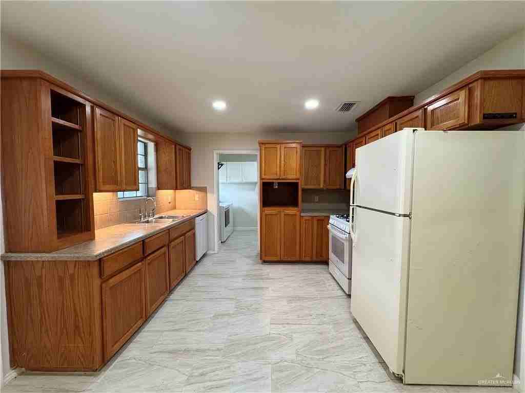 2841 Sycamore Ave - Photo 5 of 21