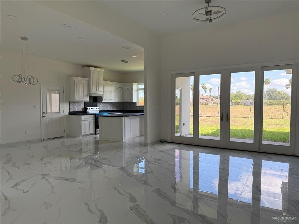 215 Constellation Dr - Photo 3 of 9