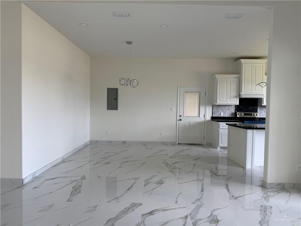 215 Constellation Dr - Photo 4 of 9
