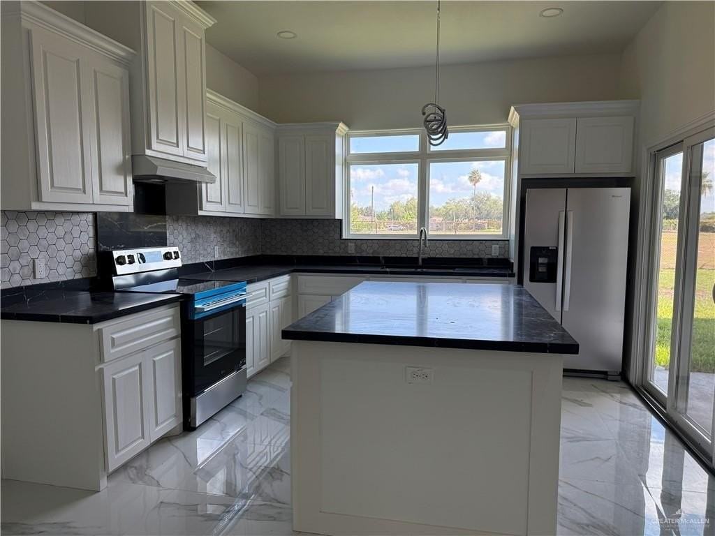 215 Constellation Dr - Photo 5 of 9