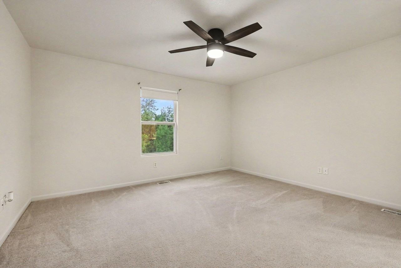 352 Laurel Wood St - Photo 7 of 21