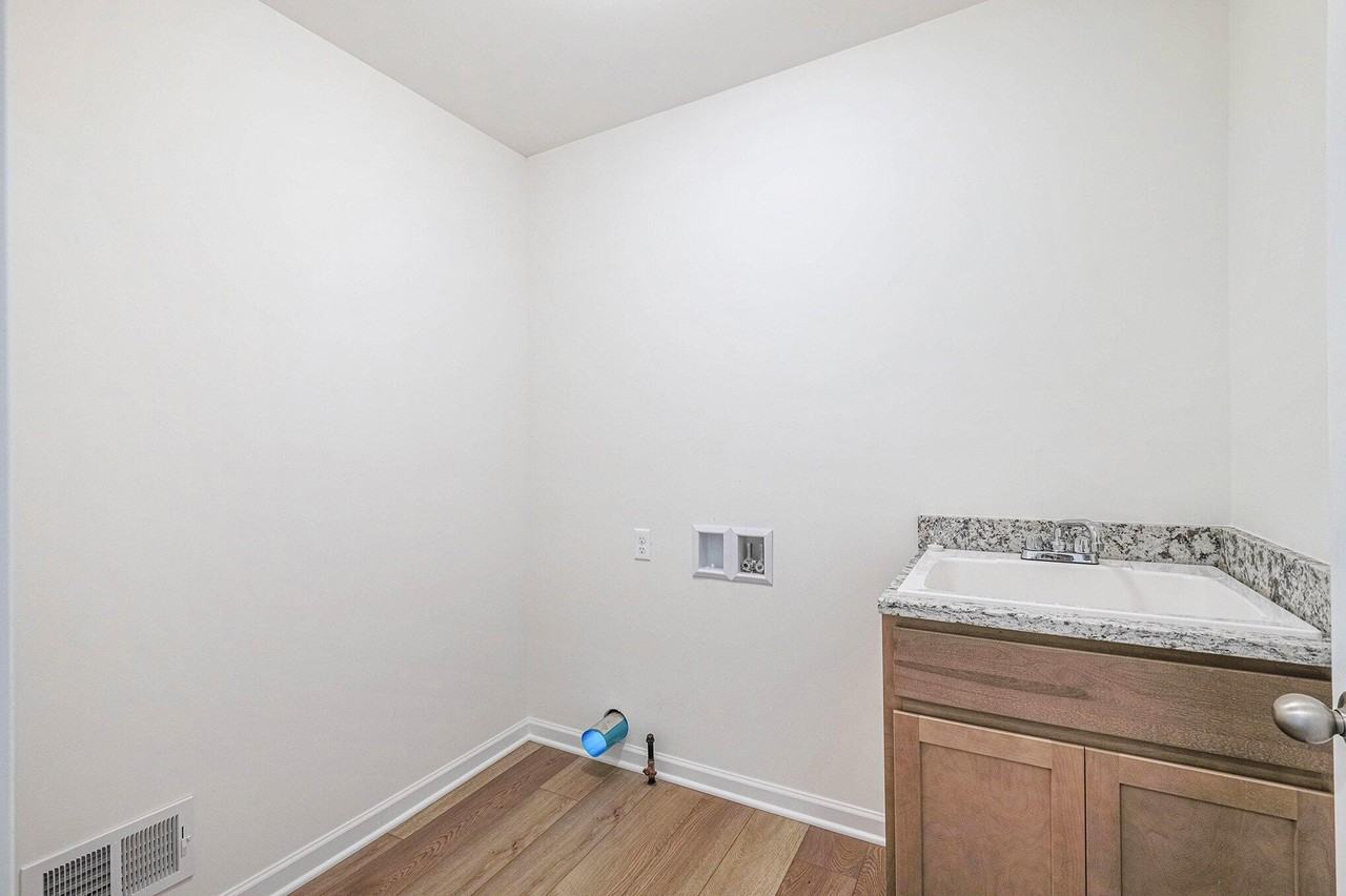 5391 Swan Dr - Photo 6 of 30