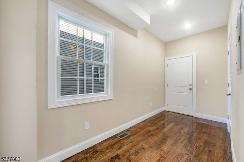 47 Greenwood Ave #1 - Photo 6 of 27