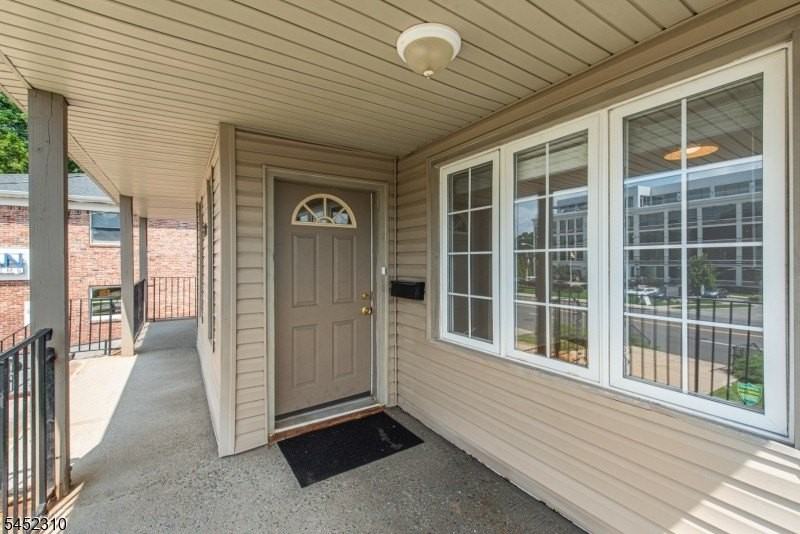 160 Bloomfield Ave #B - Photo 2 of 20