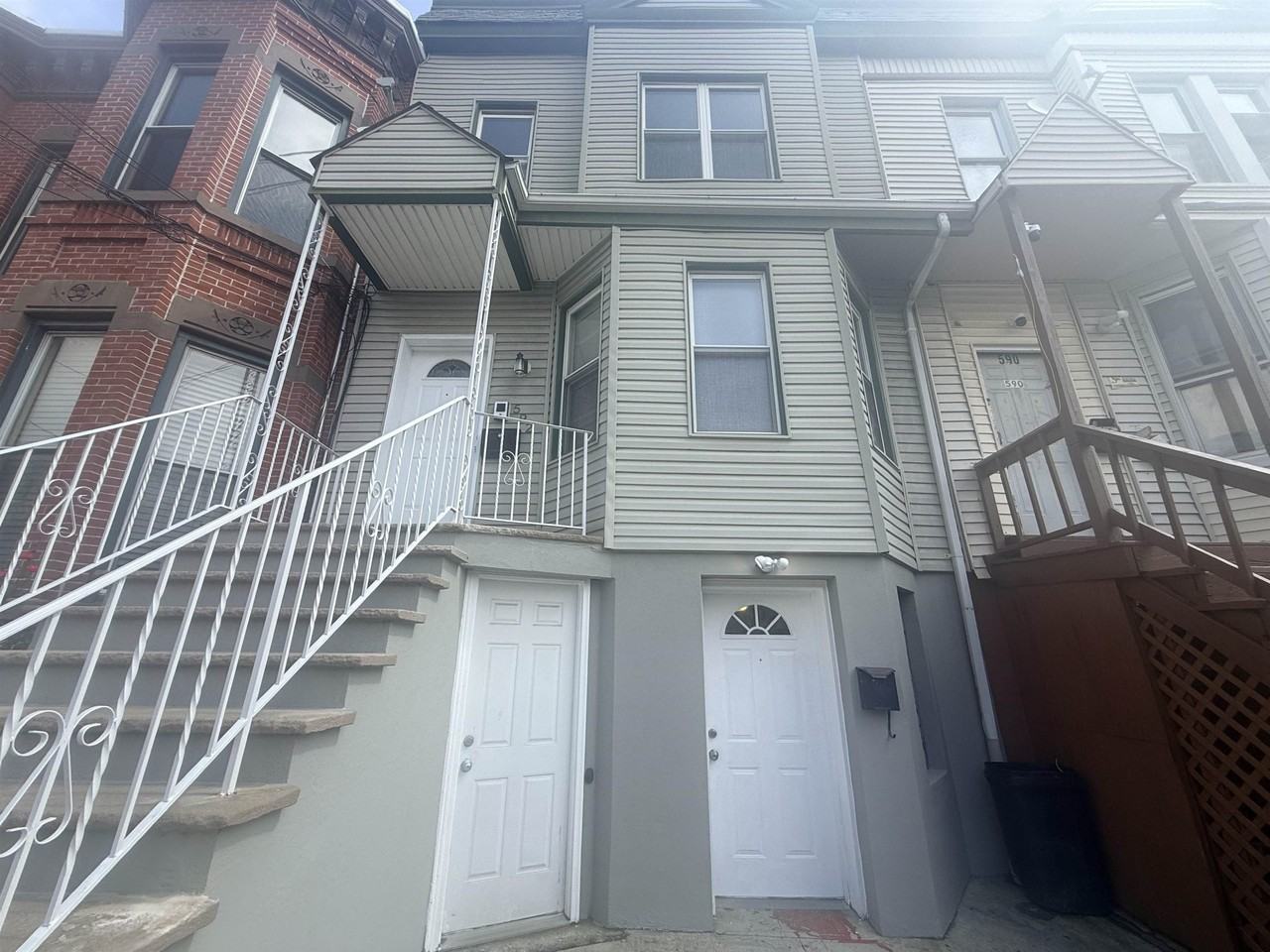 592 BRAMHALL AVE #1 - Photo 2 of 18