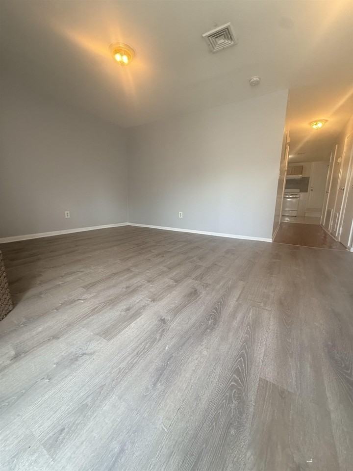 592 BRAMHALL AVE #1 - Photo 3 of 18