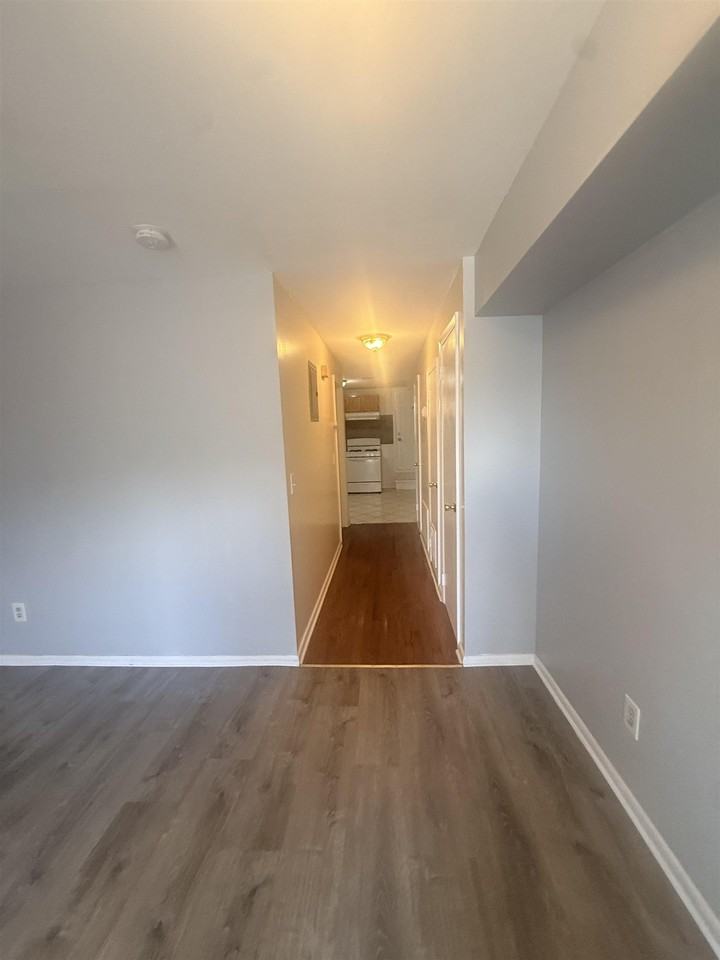 592 BRAMHALL AVE #1 - Photo 5 of 18